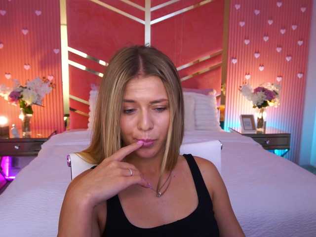 LoveeDove live webcam show