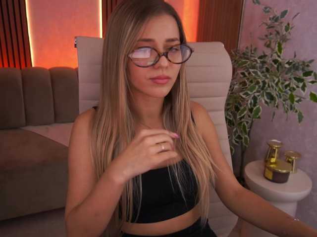LoveeDove live cam on BongaCams