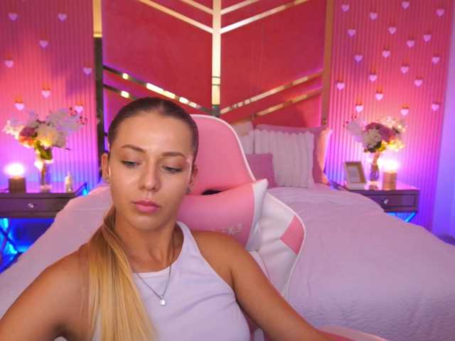 LoveeDove live cam