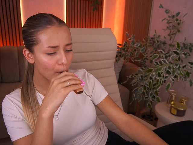 LoveeDove live cam on BongaCams
