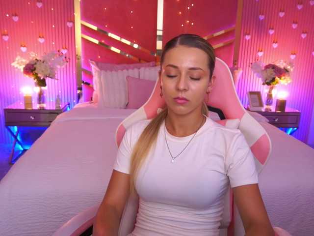 LoveeDove live cam