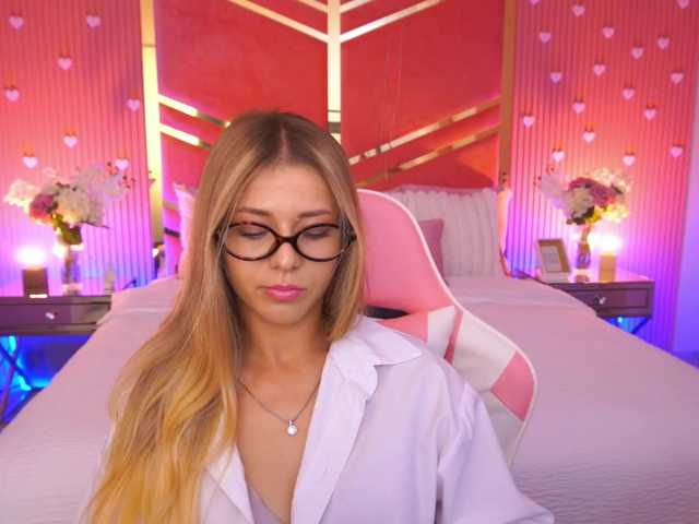 LoveeDove live cam on BongaCams