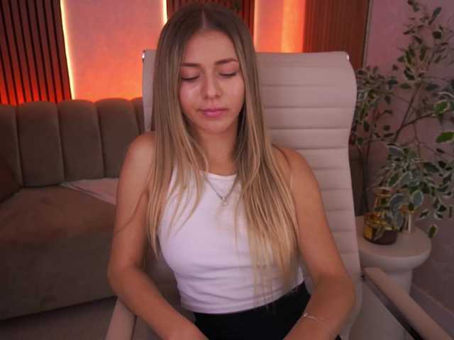 LoveeDove live cam on BongaCams
