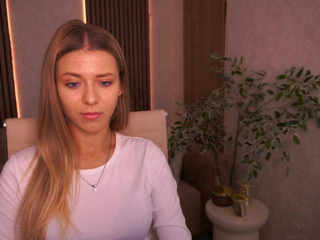 LoveeDove live webcam show