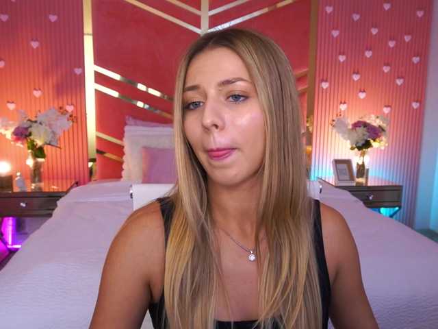 LoveeDove live webcam show