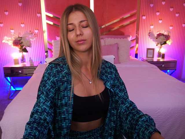 LoveeDove live cam on BongaCams