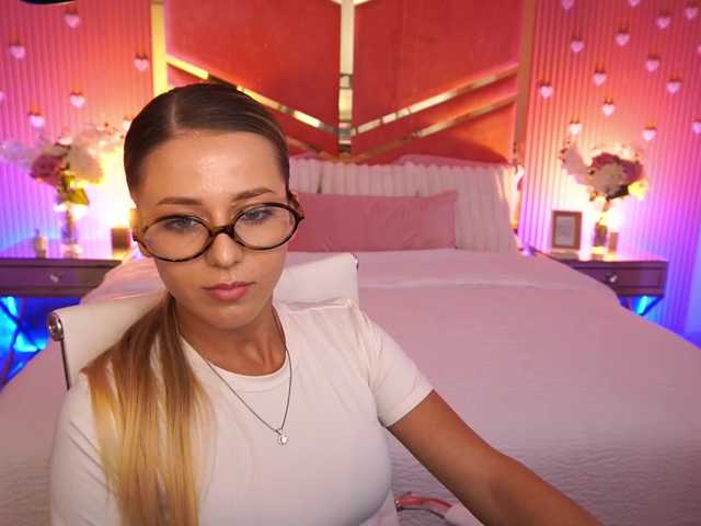 LoveeDove live webcam show