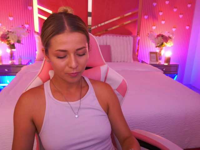 LoveeDove live cam on BongaCams