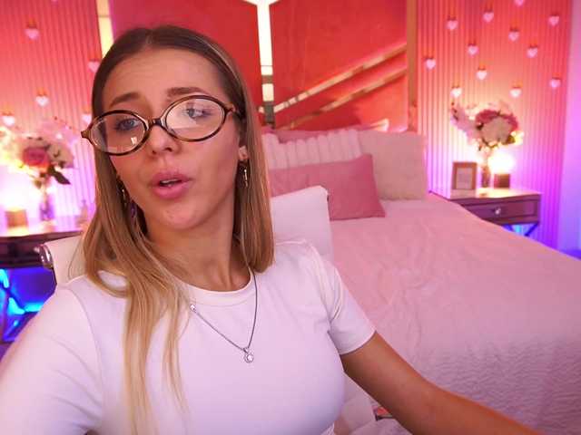 LoveeDove live cam on BongaCams