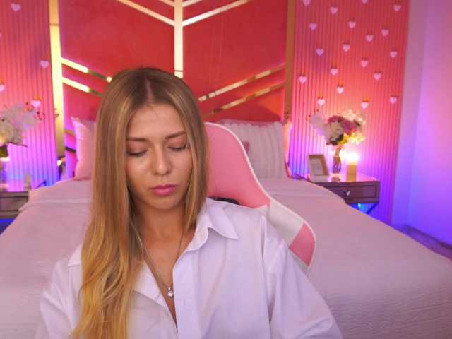 LoveeDove live cam on BongaCams