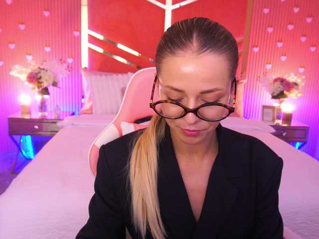 LoveeDove live cam on BongaCams