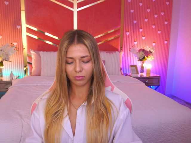 LoveeDove live cam on BongaCams