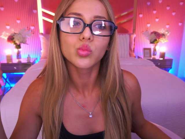 LoveeDove live cam on BongaCams