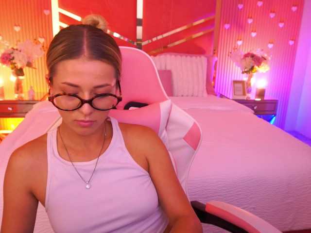 LoveeDove live cam on BongaCams