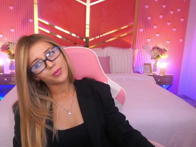 le modèle LoveeDove est en webcam porno dans un show sur le site bongacams, il possède les tags suivants: White/Caucasian,Blonde,Shaved