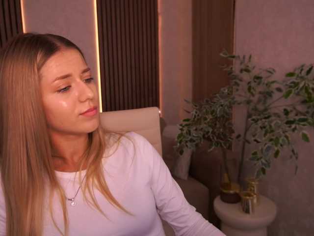 LoveeDove live cam on BongaCams