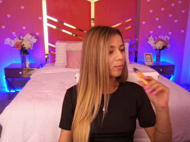 LoveeDove live cam