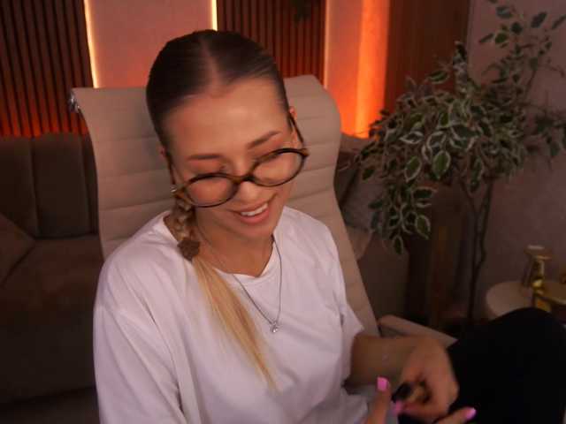 LoveeDove live cam on BongaCams