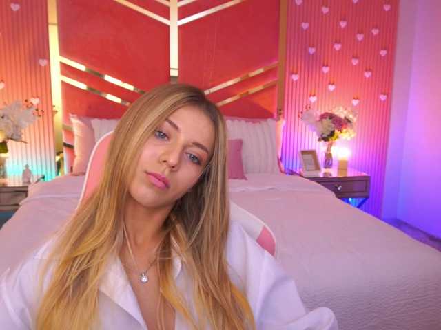LoveeDove live cam on BongaCams