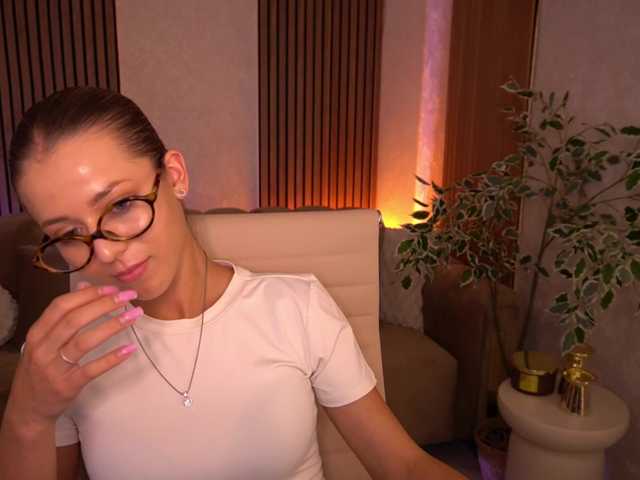 LoveeDove live cam on BongaCams
