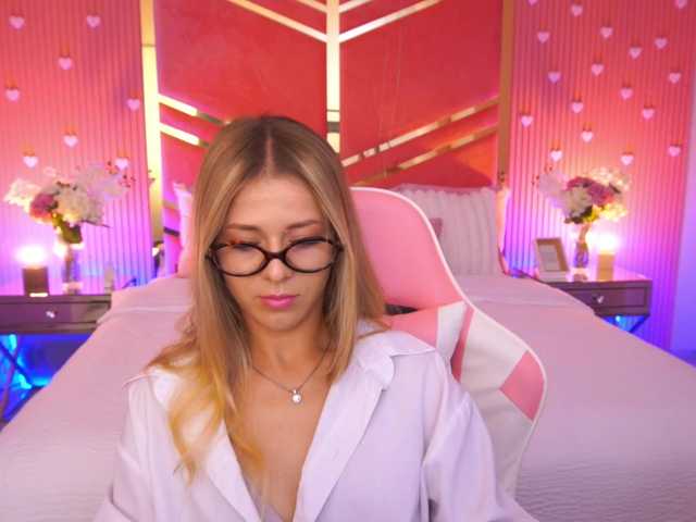LoveeDove live cam on BongaCams