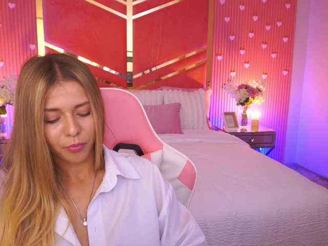 LoveeDove live cam on BongaCams