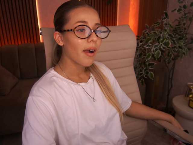 LoveeDove live cam