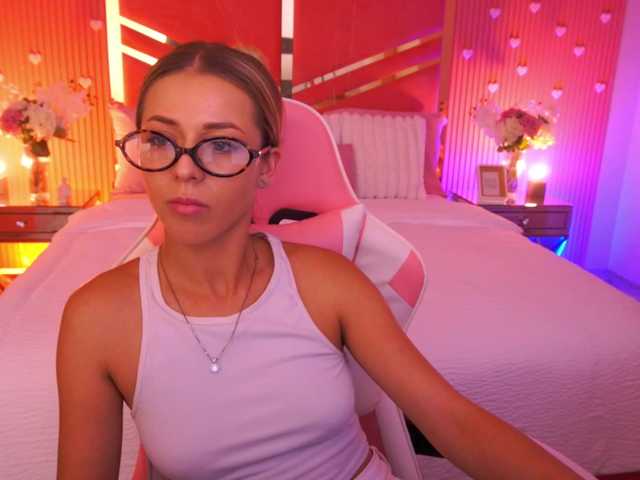 LoveeDove live cam on BongaCams