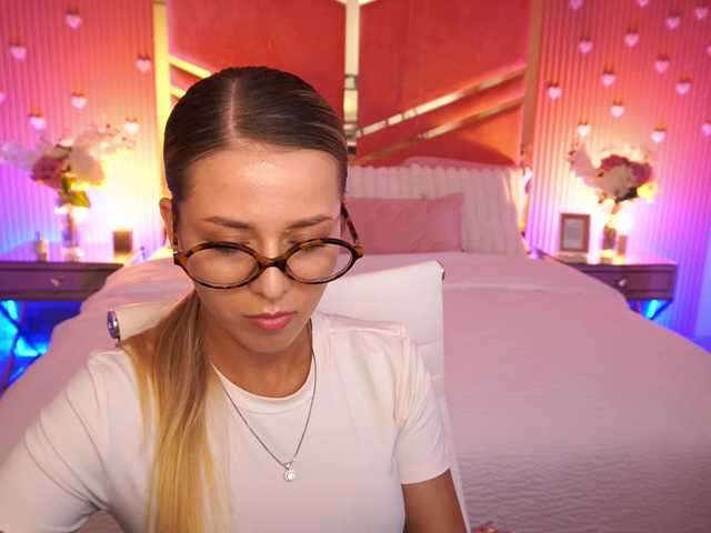 LoveeDove live webcam show