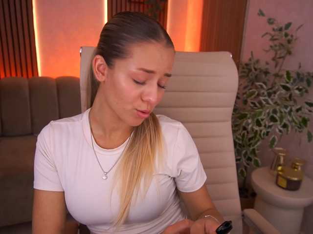 LoveeDove live cam on BongaCams