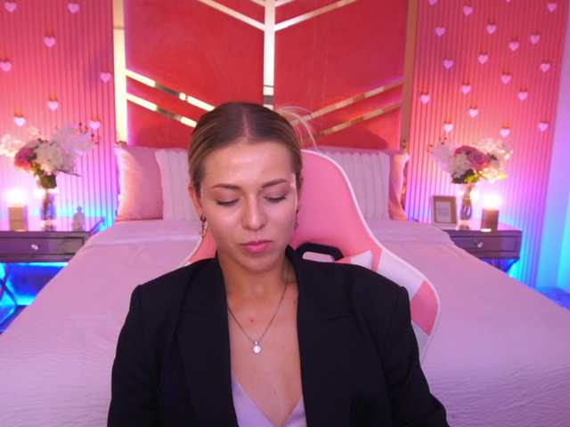 LoveeDove live cam on BongaCams