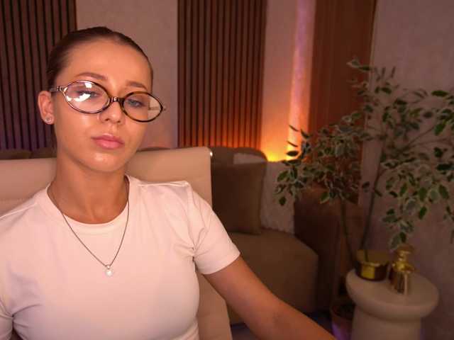 LoveeDove live cam on BongaCams