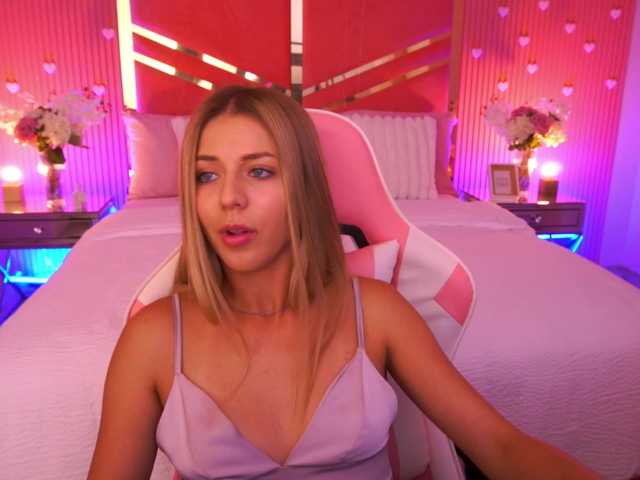 LoveeDove live cam on BongaCams
