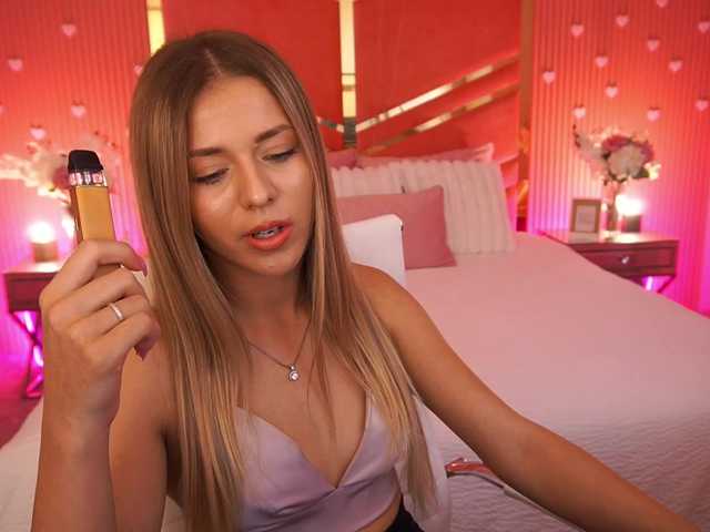 LoveeDove live cam on BongaCams