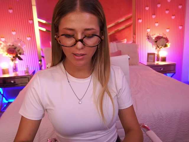 LoveeDove live cam on BongaCams