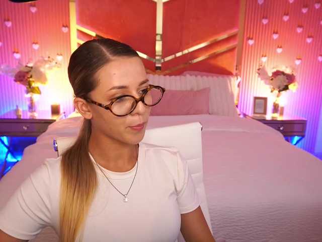 LoveeDove live cam on BongaCams