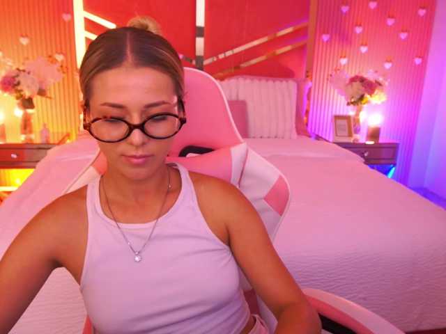 LoveeDove live cam on BongaCams