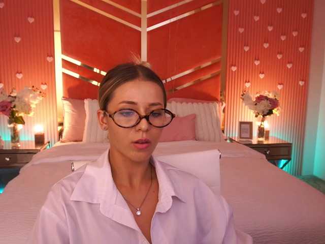 LoveeDove live webcam show