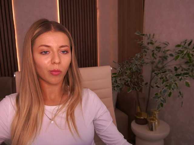 LoveeDove live cam on BongaCams