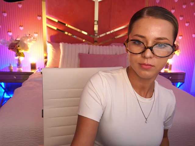 LoveeDove live cam on BongaCams