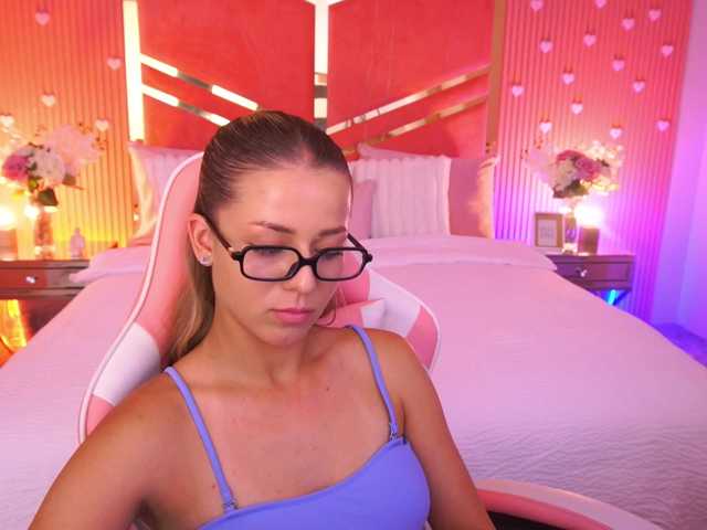 LoveeDove live cam on BongaCams