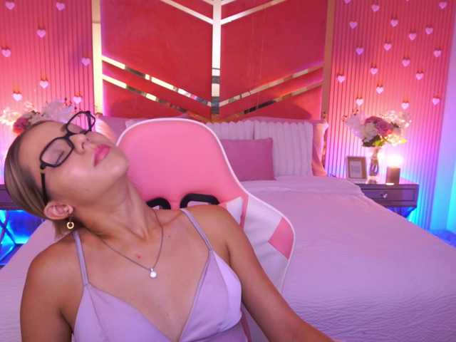 LoveeDove live cam on BongaCams