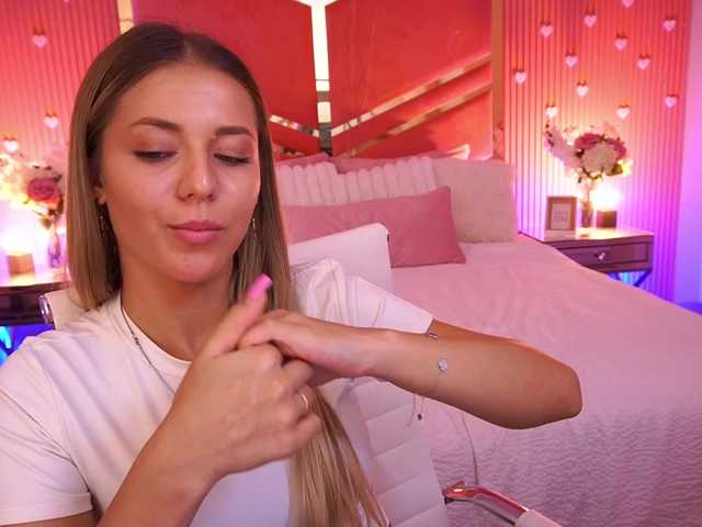 LoveeDove live cam on BongaCams