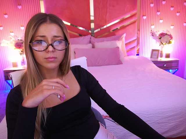 LoveeDove live cam on BongaCams