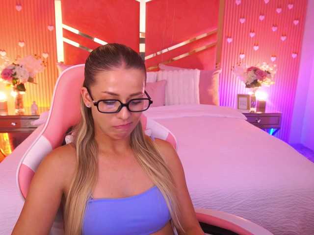 LoveeDove live cam on BongaCams