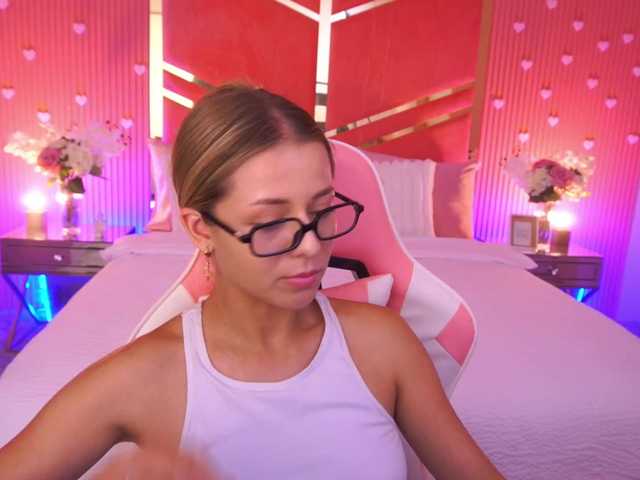LoveeDove live cam on BongaCams
