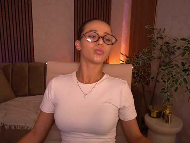 LoveeDove live webcam show