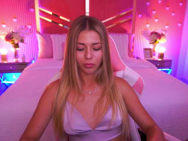 LoveeDove live cam on BongaCams