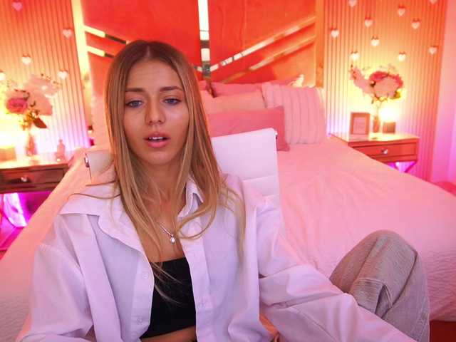 LoveeDove live cam on BongaCams
