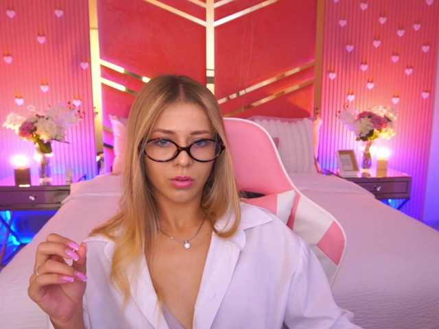 LoveeDove live cam on BongaCams